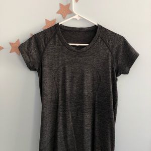 lululemon grey and black workout top!!